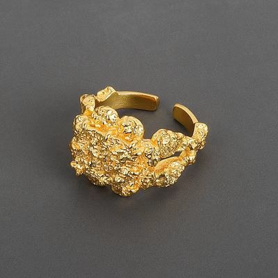 Une bague en or pour mariage