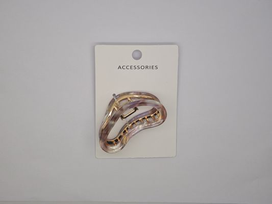 Quantité d'accessoires de cheveux acryliques élégants dans différents modèles pour chaque style et texture