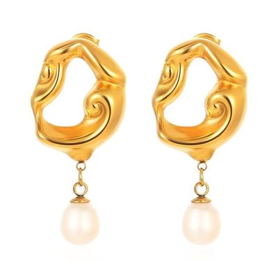 Des boucles d'oreilles sophistiquées ornées de perles délicates