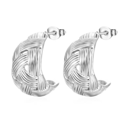 Des boucles d'oreilles d'or et d'argent classiques