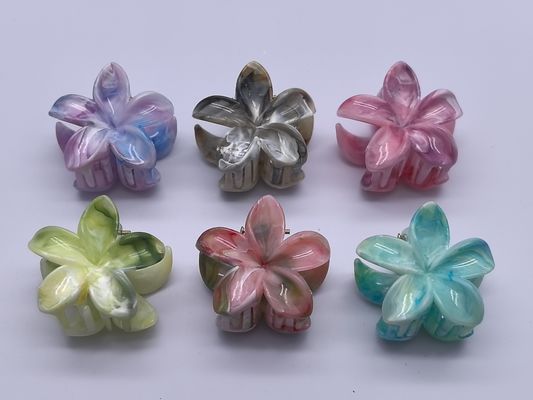 Des boucles de cheveux à la mode pour les femmes