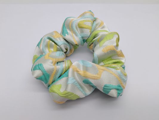 Couleurs chics et variées Tissu Scrunchies Couleurs accrocheuses Look à la mode