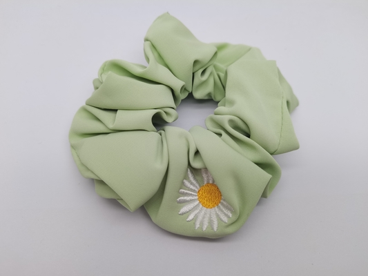 Une cravate en tissu douce avec un motif de Daisy.