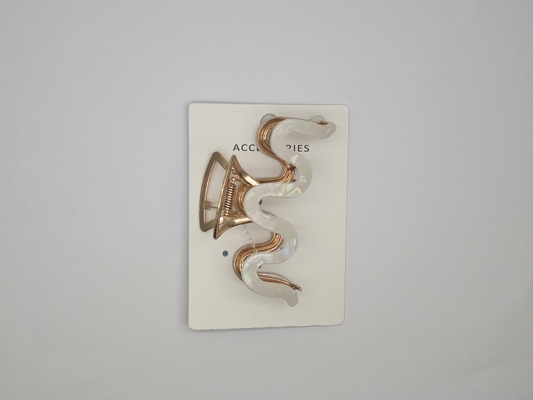 Des griffes acryliques en forme de vague parfaites pour les besoins
