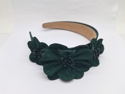 La bande de cheveux à fleurs vert foncé adaptée à votre style