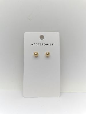 Des boucles d'oreilles de perles métalliques de conception de base pour unisexe durables et abordables