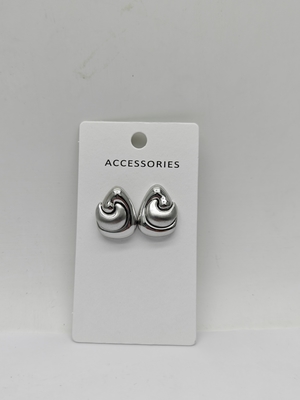 Des boucles d'oreilles en métal durables et polyvalentes dans une variété de couleurs pour tous les styles