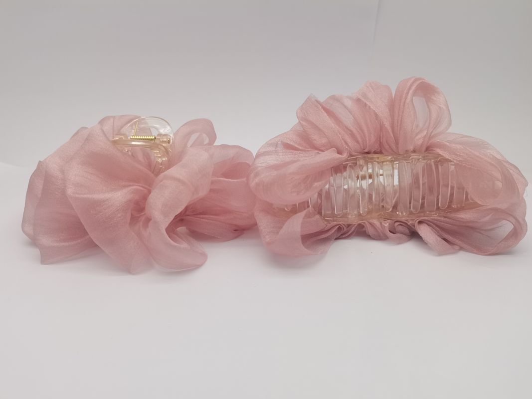 Matériau gazeux rose clair Clip à griffes de cheveux en tissu Accessoires de cheveux avec différents modèles