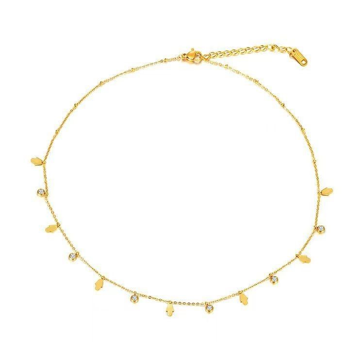 Des bracelets métalliques élégants avec des charmes pour femmes