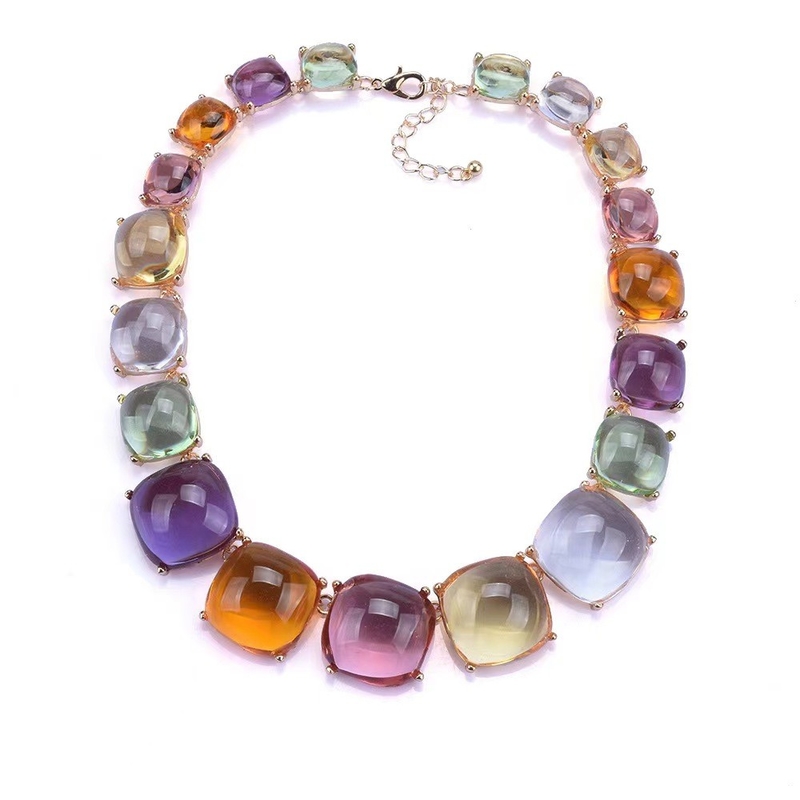 Collier de pierres précieuses en acrylique coloré à la mode en alliage plaqué or